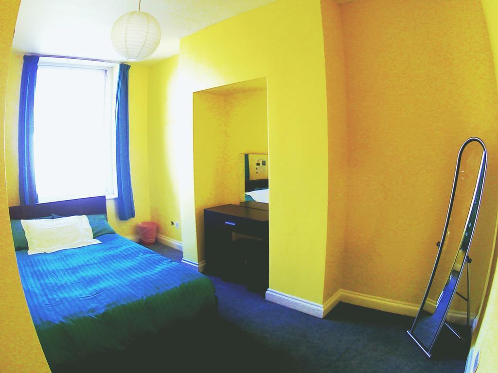 The Queens Hostel Bristol Exterior photo