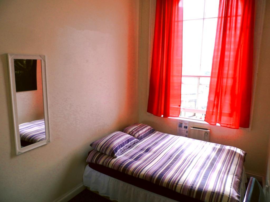 The Queens Hostel Bristol Exterior photo