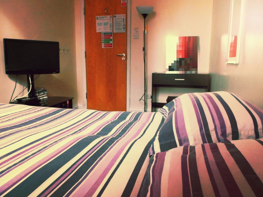 The Queens Hostel Bristol Exterior photo