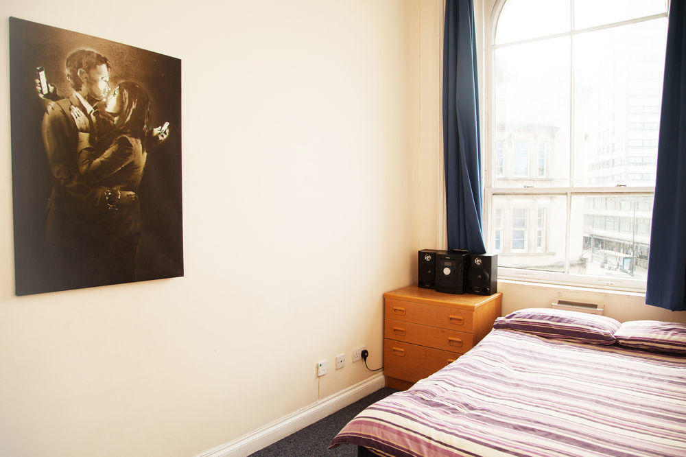 The Queens Hostel Bristol Exterior photo