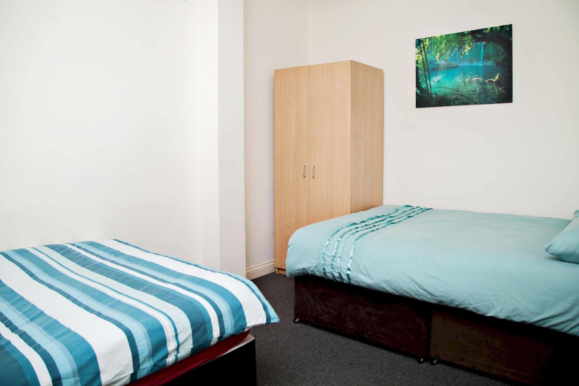 The Queens Hostel Bristol Exterior photo