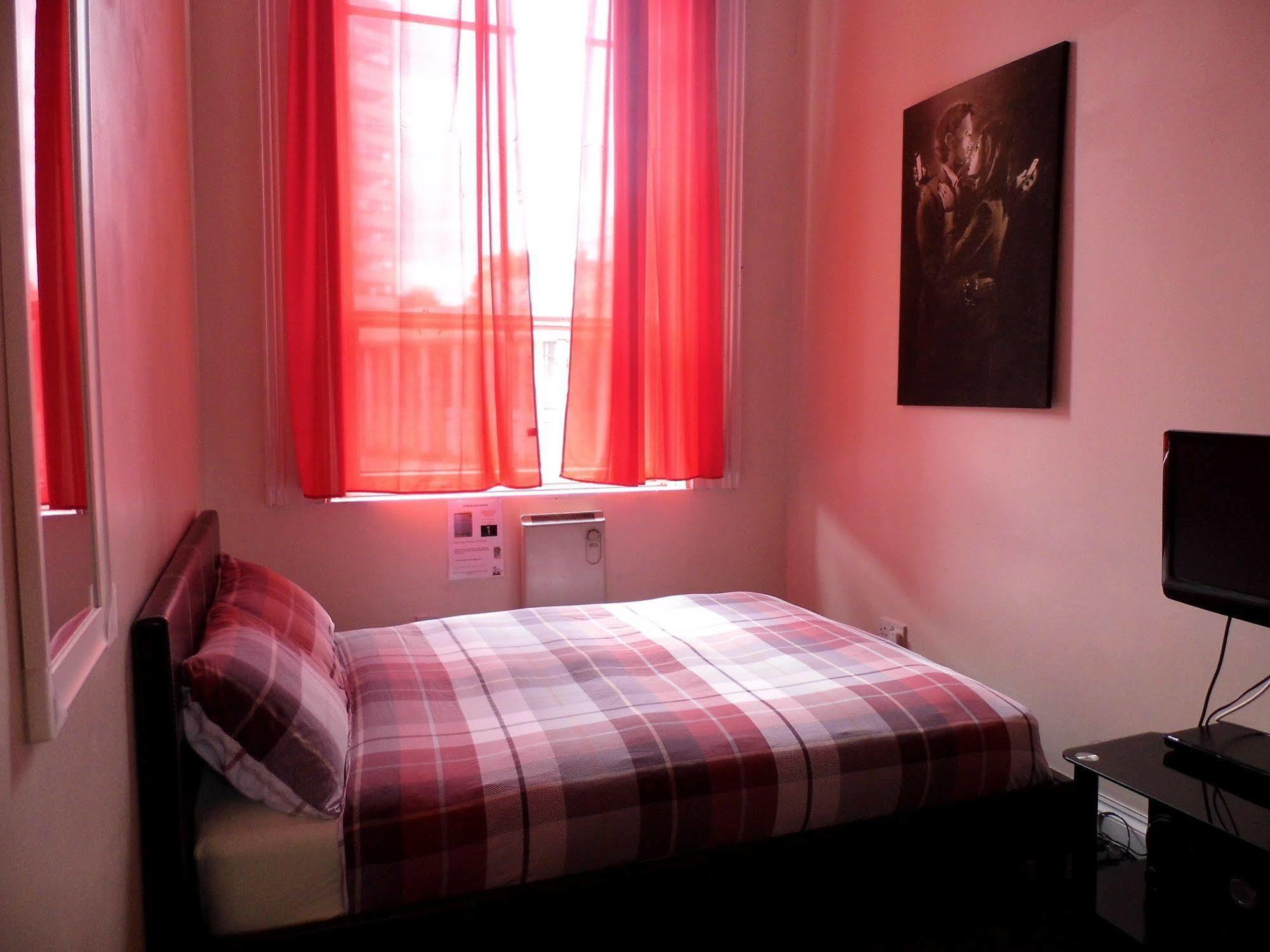 The Queens Hostel Bristol Exterior photo