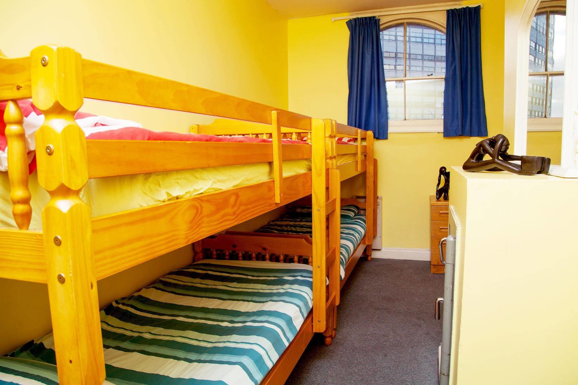 The Queens Hostel Bristol Exterior photo